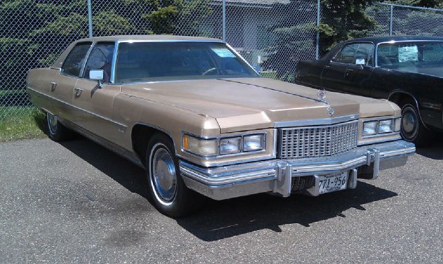 Cadillac fleetwood brougham 1975 photo 4