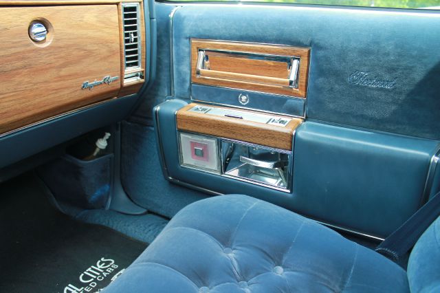 Cadillac fleetwood brougham 1983 photo 11