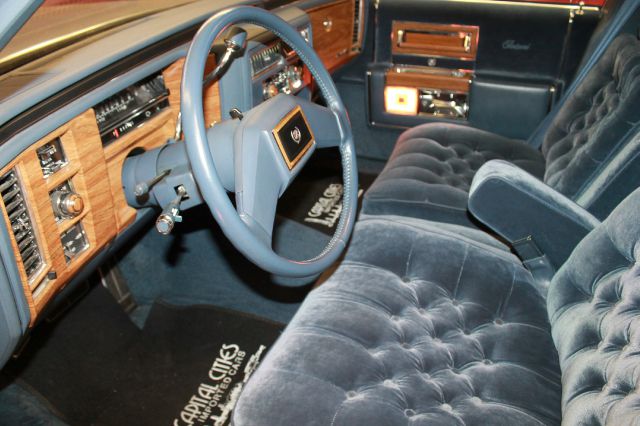 Cadillac fleetwood brougham 1983 photo 4