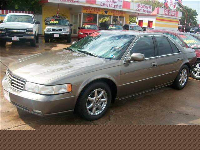 Cadillac SEVILLE DTS Sedan