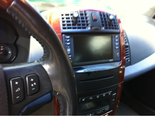 Cadillac SRX 2004 photo 2