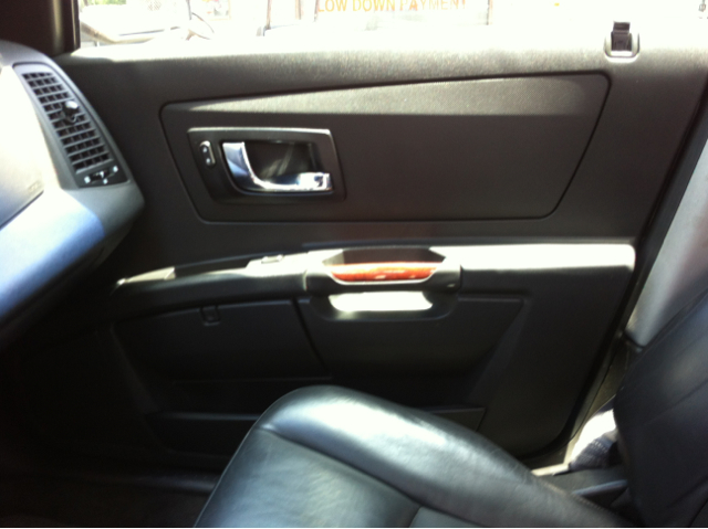 Cadillac SRX 2004 photo 4