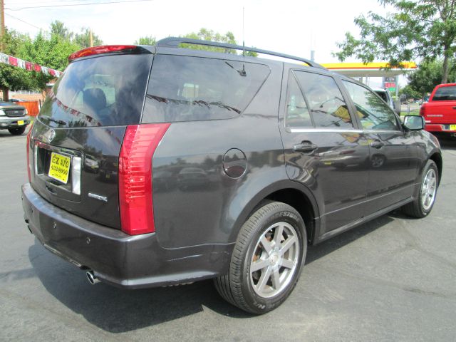 Cadillac SRX SE-R SUV