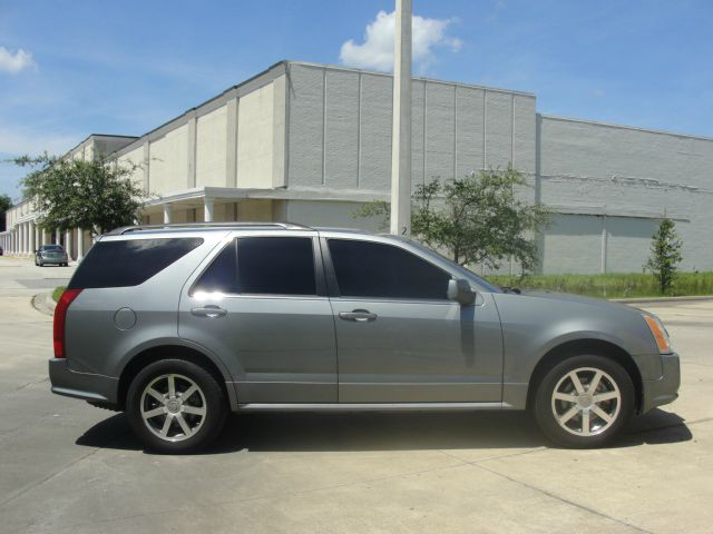 Cadillac SRX 2004 photo 2