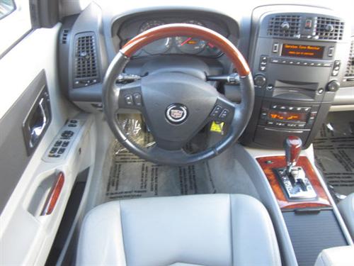 Cadillac SRX 2004 photo 2
