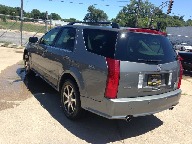 Cadillac SRX 2004 photo 2