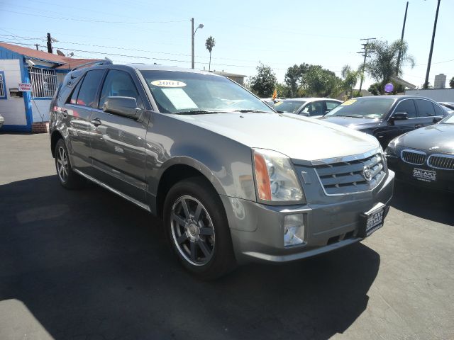 Cadillac SRX 2004 photo 2
