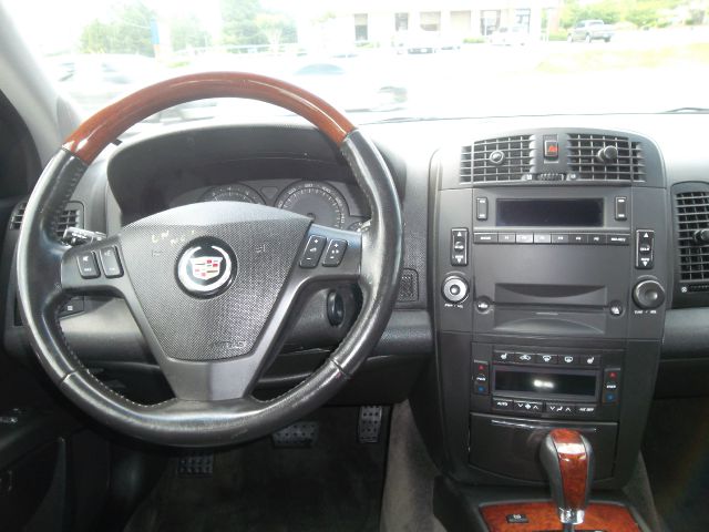Cadillac SRX 2004 photo 14