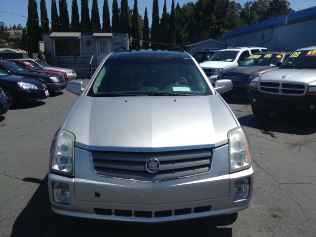 Cadillac SRX 2004 photo 2