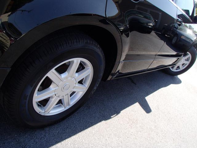 Cadillac SRX 2005 photo 2