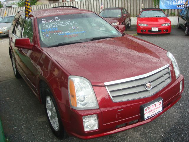 Cadillac SRX 2005 photo 2