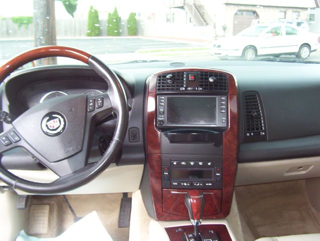 Cadillac SRX 2005 photo 16