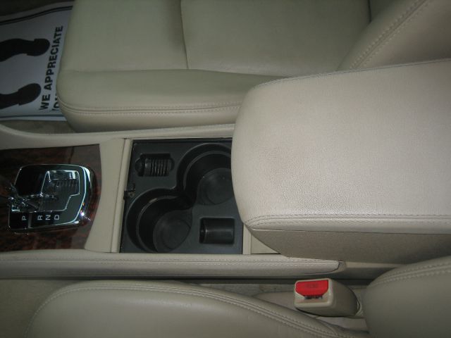 Cadillac SRX SE-R SUV