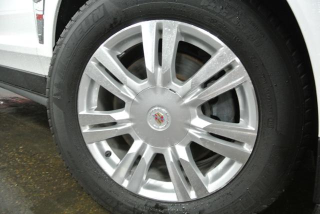 Cadillac SRX 2010 photo 2