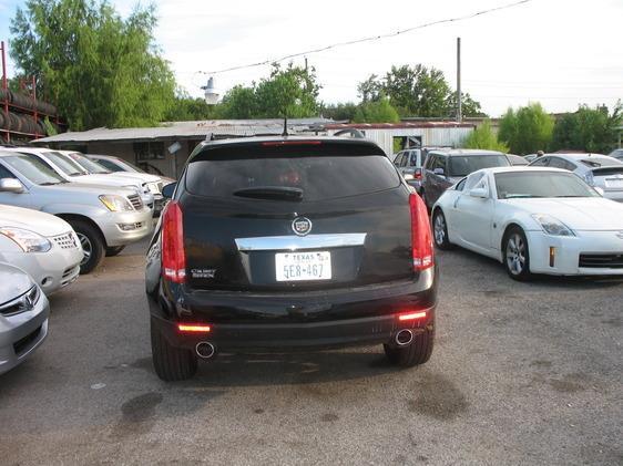 Cadillac SRX 2010 photo 2