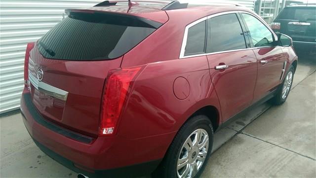 Cadillac SRX 2010 photo 2