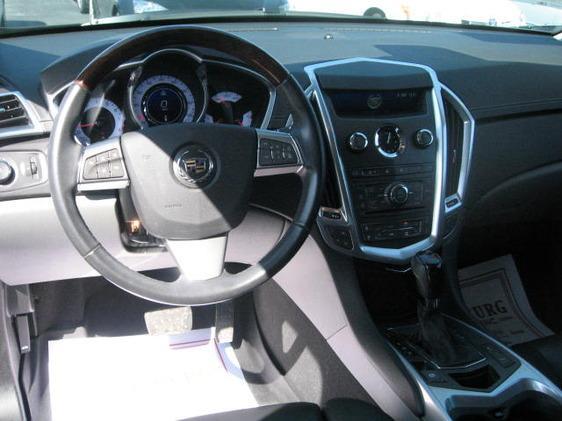 Cadillac SRX 2010 photo 2