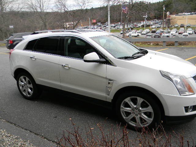 Cadillac SRX 2011 photo 2