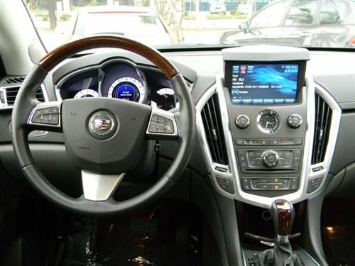 Cadillac SRX 2011 photo 2