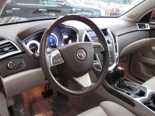 Cadillac SRX 2011 photo 2