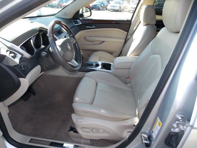 Cadillac SRX 2011 photo 2