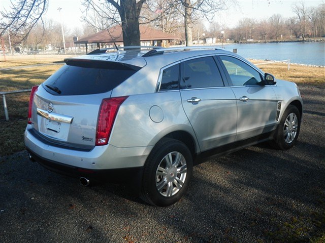 Cadillac SRX 2011 photo 2
