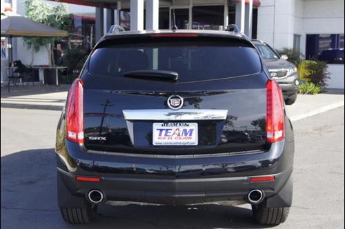 Cadillac SRX 2011 photo 2