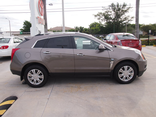 Cadillac SRX 2011 photo 1