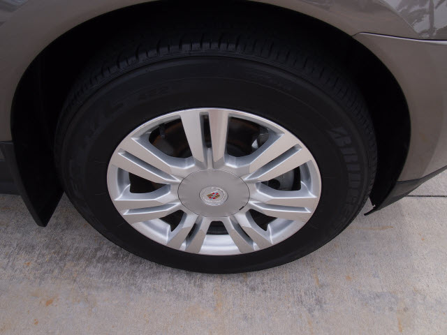 Cadillac SRX 2011 photo 2