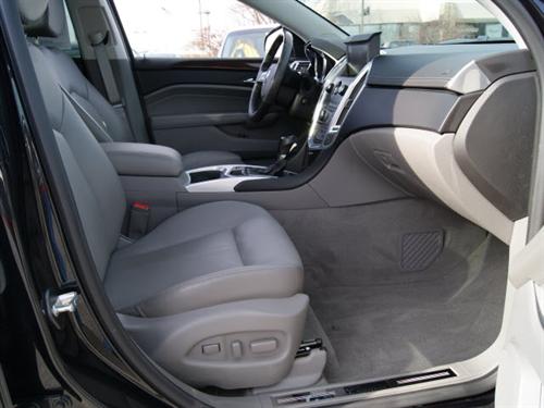 Cadillac SRX 2011 photo 2