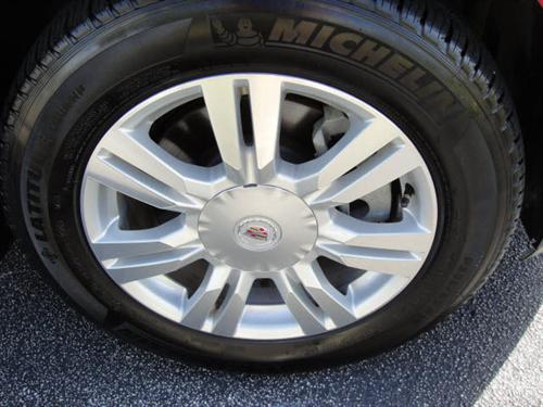 Cadillac SRX 2011 photo 2