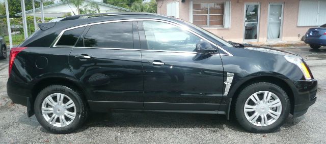 Cadillac SRX 2011 photo 2