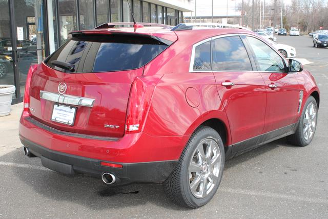 Cadillac SRX 2011 photo 2