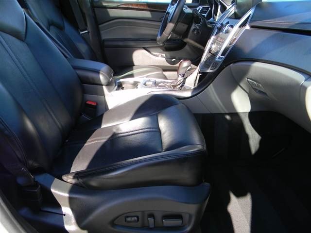 Cadillac SRX 2011 photo 1