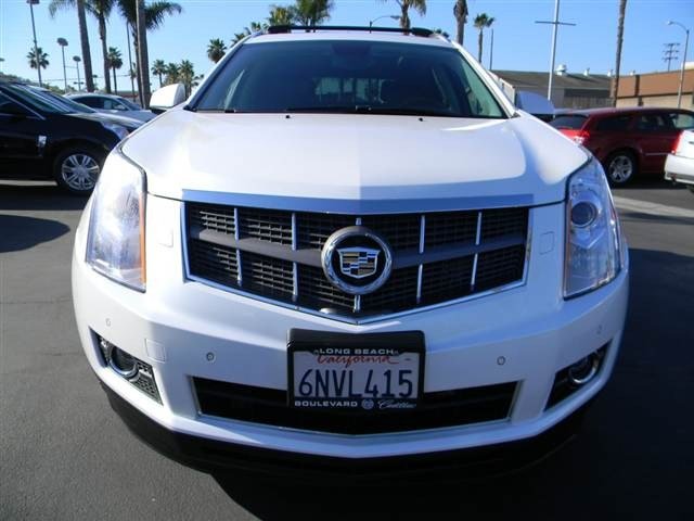 Cadillac SRX 2011 photo 2