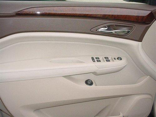 Cadillac SRX 2011 photo 2