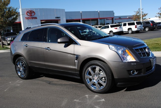 Cadillac SRX 2011 photo 1