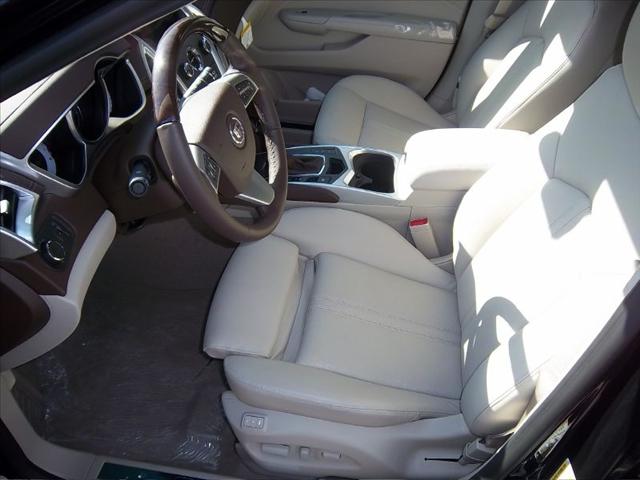 Cadillac SRX 2011 photo 2