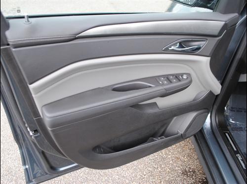 Cadillac SRX 2011 photo 2