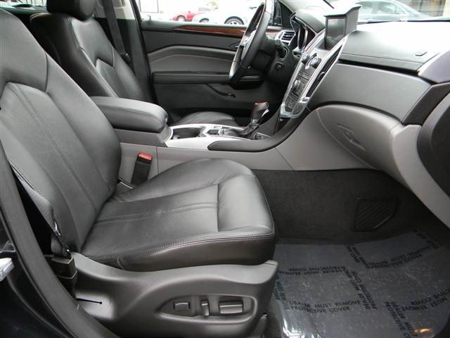 Cadillac SRX 2011 photo 2