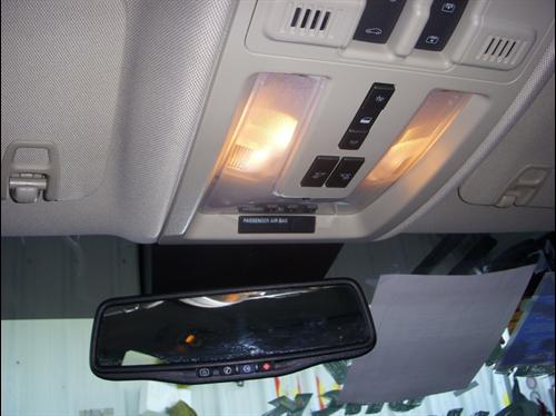 Cadillac SRX 2011 photo 2