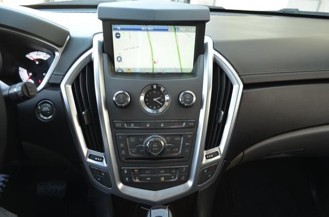 Cadillac SRX 2011 photo 1