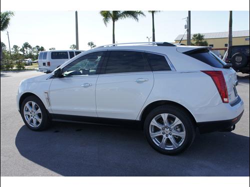 Cadillac SRX 2011 photo 2