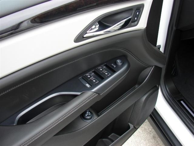 Cadillac SRX 2014 photo 2