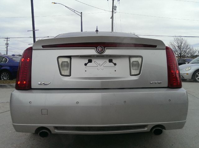 Cadillac STS-V 2006 photo 2