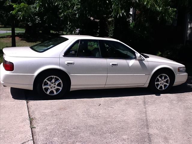 Cadillac STS 1999 photo 2