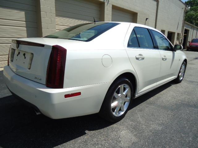 Cadillac STS 2005 photo 24