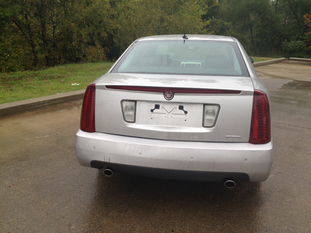 Cadillac STS 2005 photo 2