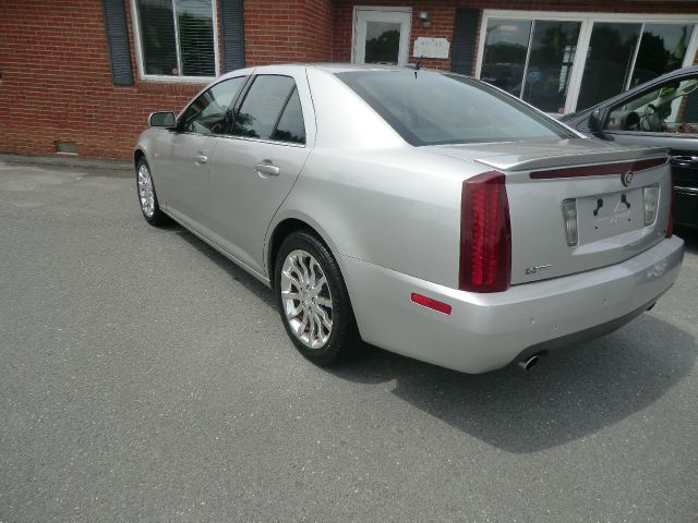Cadillac STS 2005 photo 2