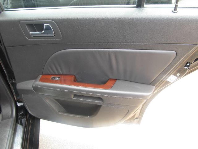 Cadillac STS 2005 photo 12